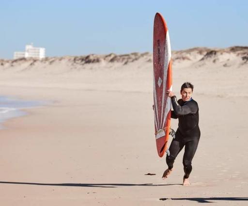 Саша Педан посвятил отпуск серфингу