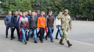 Во Львове военные обделали ночную облаву на призывников, вручив 10 повесток