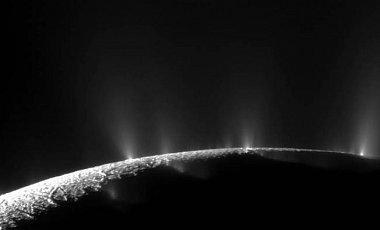 Астрономы выяснили, что на Энцеладе согревает подледный океан