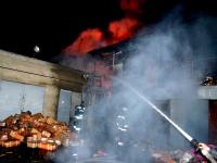 Под Одессой случился масштабный пожар на знаменитом промрынке «7-й километр»(фото)