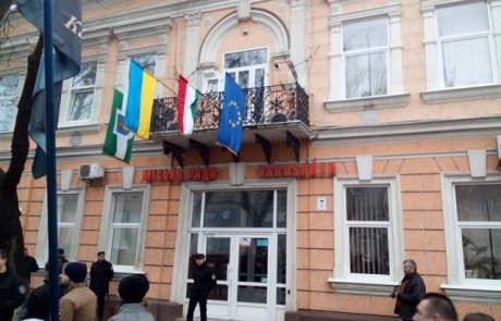 Венгрия спрашивает реакции украинской власти на инцидент в Берегово