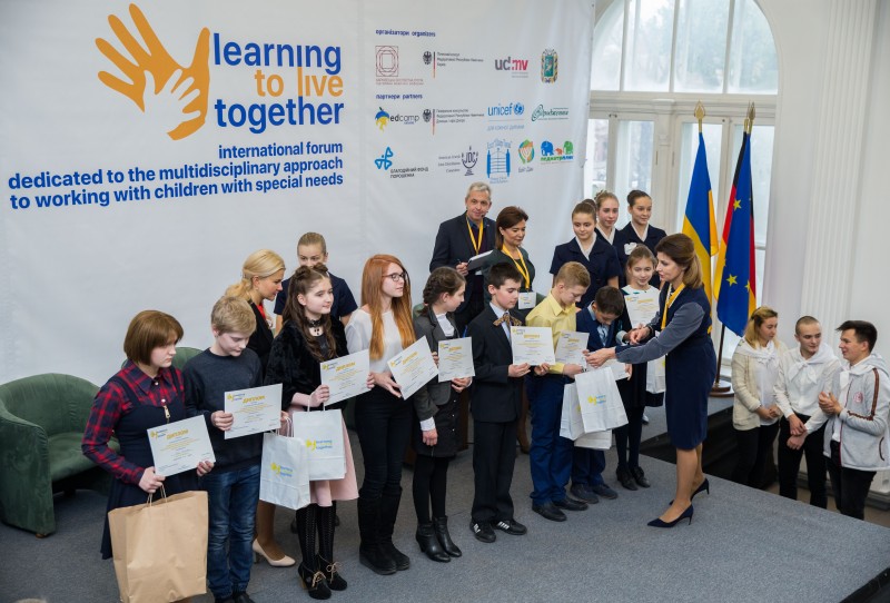 Інклюзивна освіта позволить дітям з особливими освітніми потребами бути рівними в українському суспільстві - Марина Порошенко на Форумі «Вчимося жити разом»
