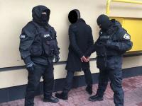В Одессе при получении взятки 72 тыс. баксов задержаны три чиновника и полицейский