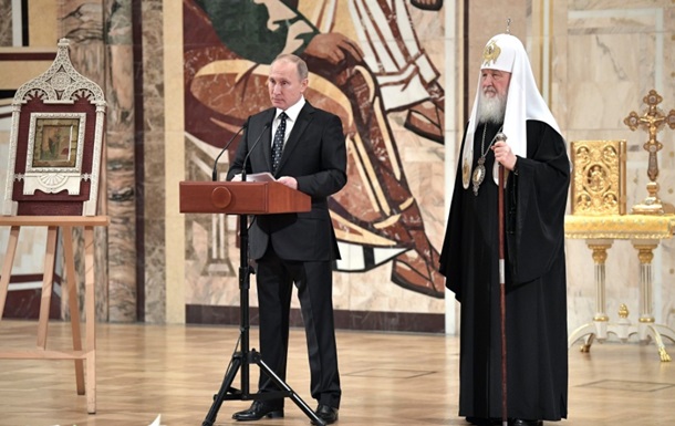 Путин подарил патриарху Кириллу копию иконы с башни Кремля