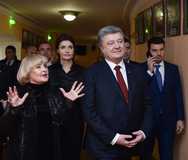 Я щасливий тим, що нам пощастило жити в епоху Ади Роговцевої – Президент із дружиною завітали на ювілейний вечір актриси