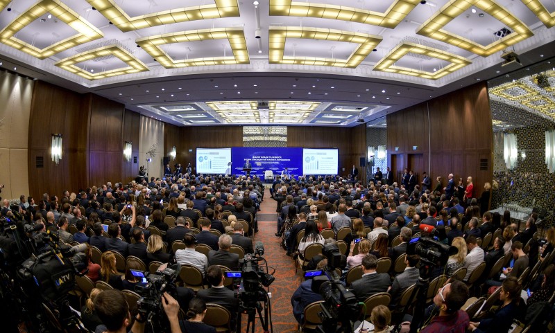Влада повинна розчищати шлях для відновлення економіки  - Президент підписав закони, які сприятимуть бізнесу в Україні
