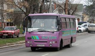 В Киеве шофер маршрутки выгнал из салона даму с грудным ребенком на руках