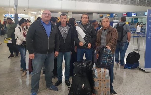 Из греческой тюрьмы вернулись трое украинских моряков